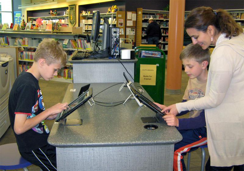 Family uses library catalog at branch