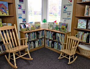 Two rocking chairs in a corner of Green Spring's library room