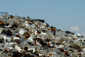 photo of large pile of crushed glass at a recycling center