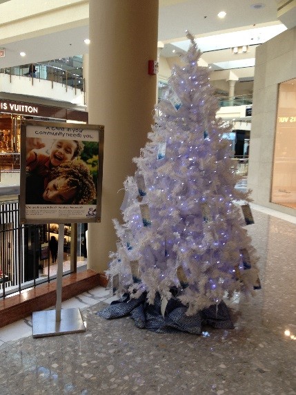 Tysons Galleria decorated tree