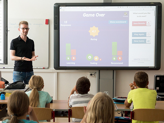 teacher presenting to five students