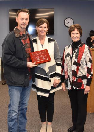 Southern Ashpalt two people receiving award