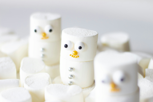 three marshmellow snowmen