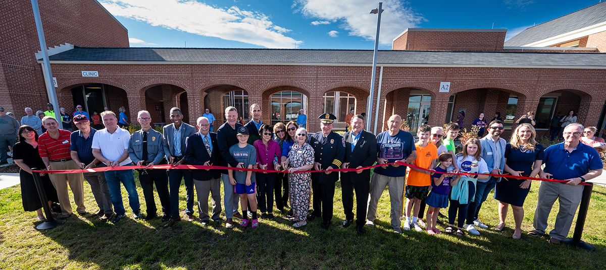 Photo of dignitaries cutting the ribbon to open the Lorton Campus Animal Shelter.