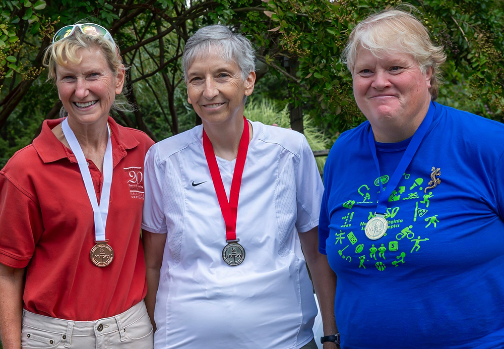 Photo of Lynn Thompson posing with her fellow miniature golf medalists at the 2023 NVSO games.