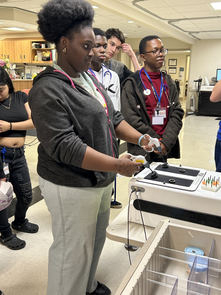 student tries arthroscopic training device