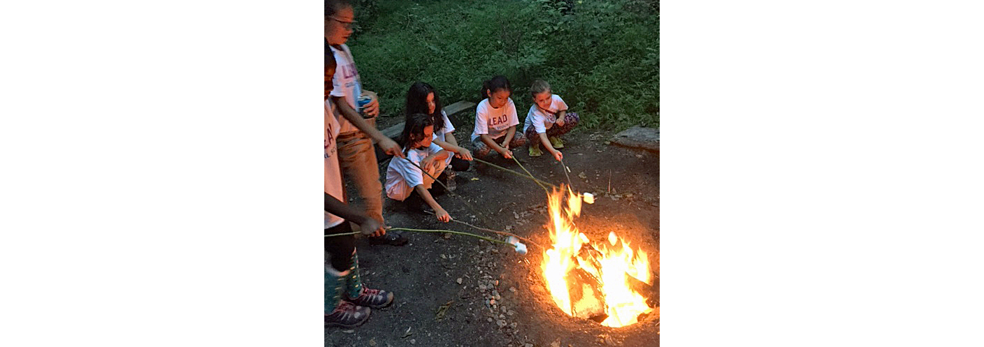Youngsters roast marshmallows
