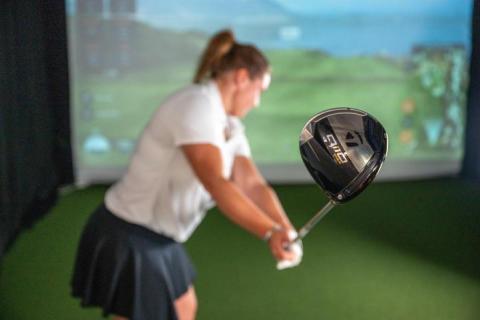 woman playing indoor golf