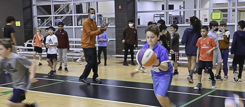 kids playing basketball