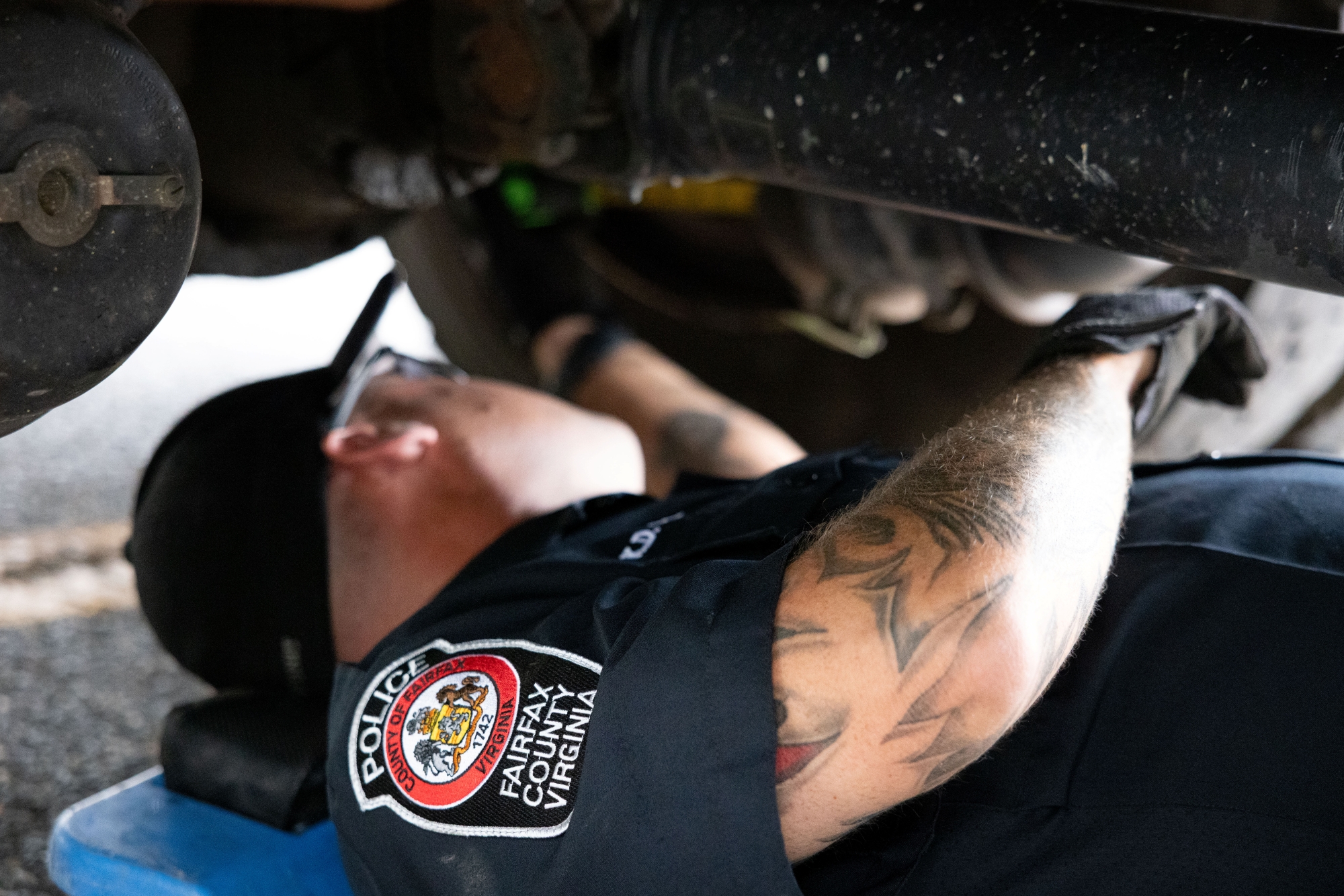 officer inspecting the underside of a vehicle
