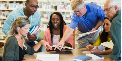 Adultos en programa de la biblioteca
