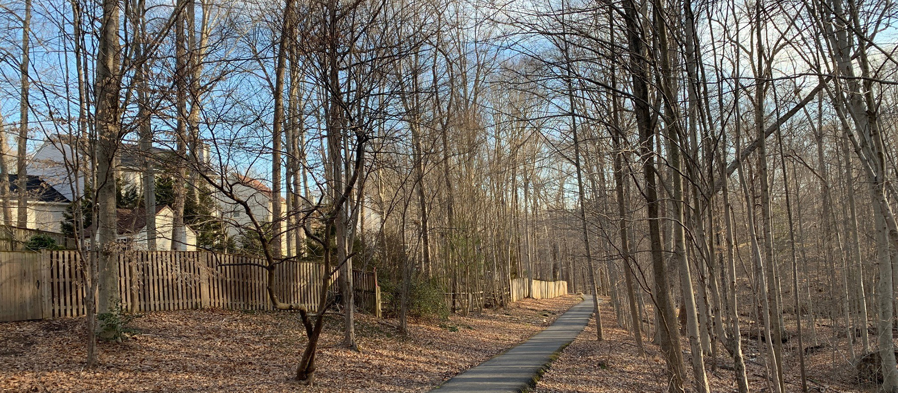 South Run Oaks HOA trail going into South Run Park
