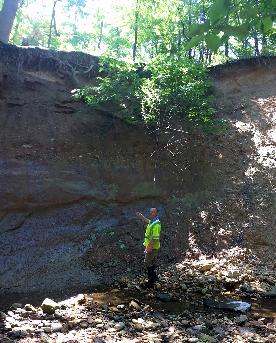 Eroded bank on Hunting Creek before restoration, Alexandria, VA.