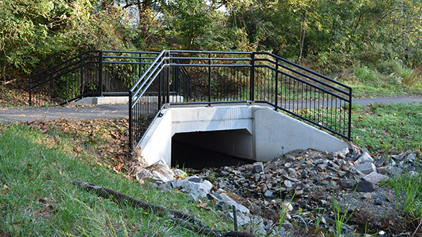 passage under trail