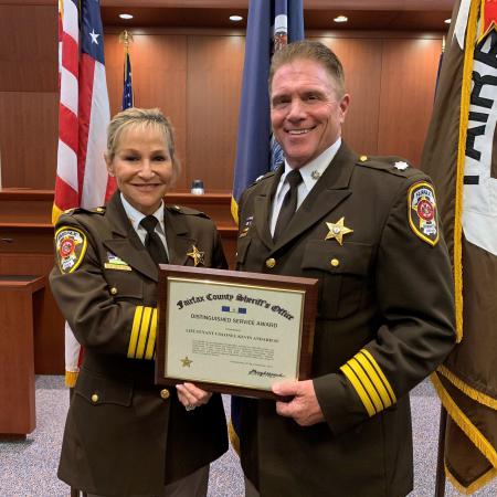 Sheriff Kincaid presents award to LT Col Andariese
