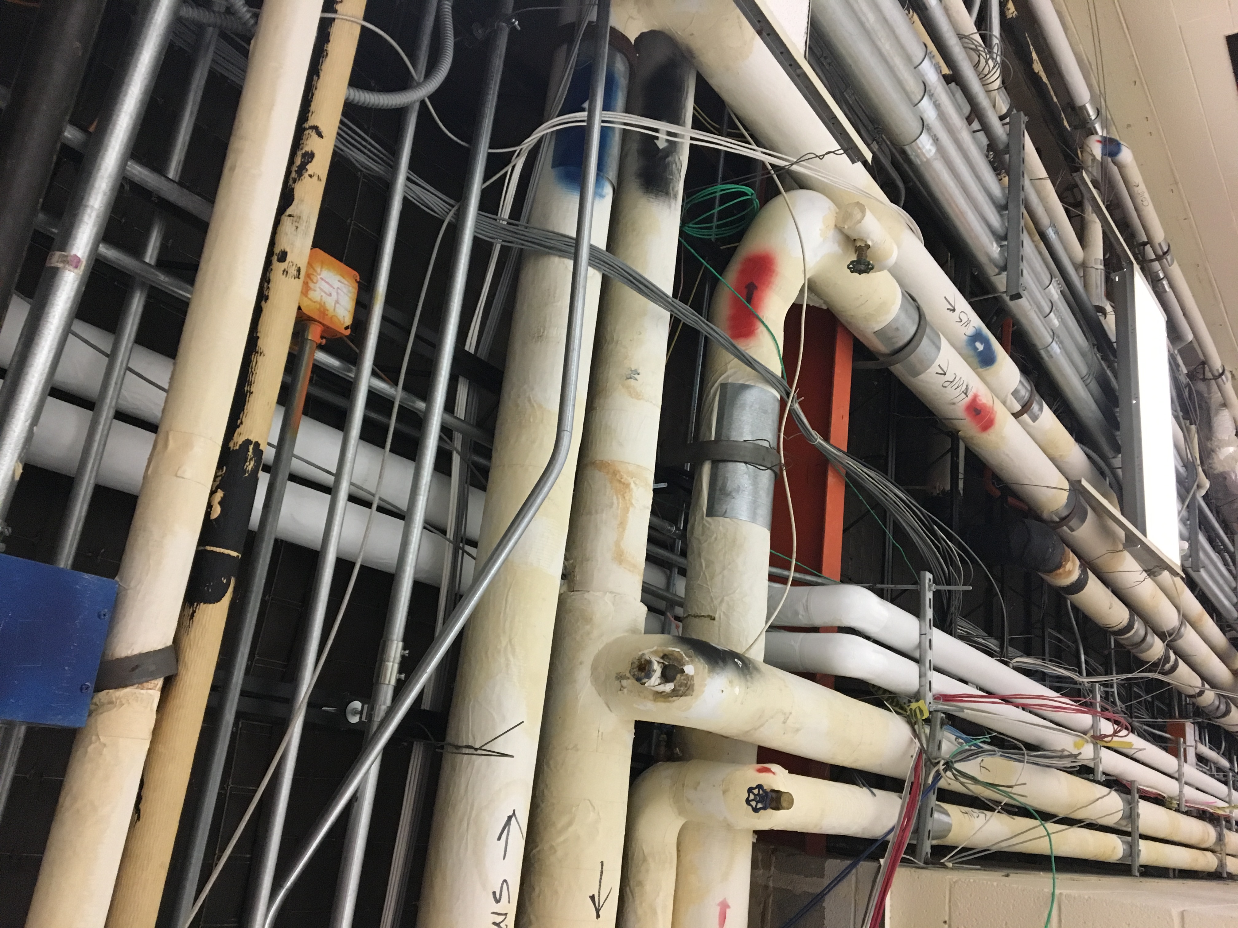 Pipes in the ceiling of Oakton High School